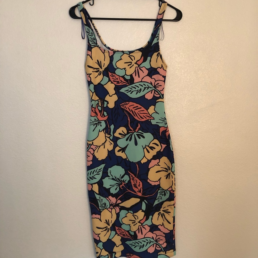 Blue fitted floral Zara dress with slit 👗
